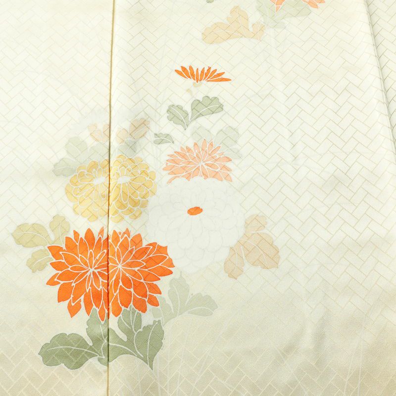 付け下げ 綸子 正絹 花柄 袷仕立て 身丈158cm 裄丈64cm リサイクル着物 着物 入学式 卒業式 七五三 お宮参り フォーマル 菊 クリーム_画像6