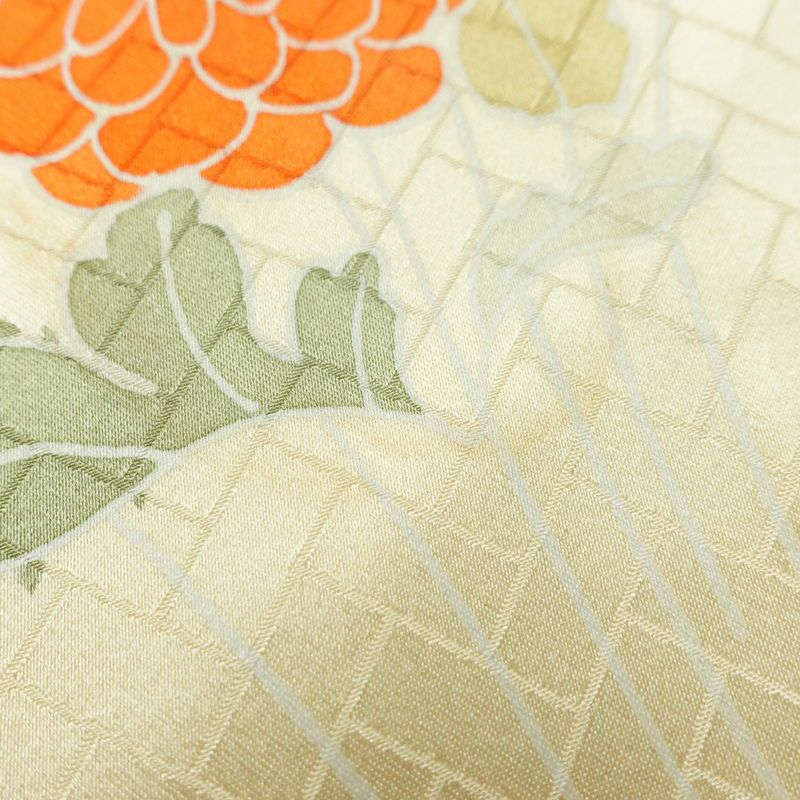 付け下げ 綸子 正絹 花柄 袷仕立て 身丈158cm 裄丈64cm リサイクル着物 着物 入学式 卒業式 七五三 お宮参り フォーマル 菊 クリーム_画像17