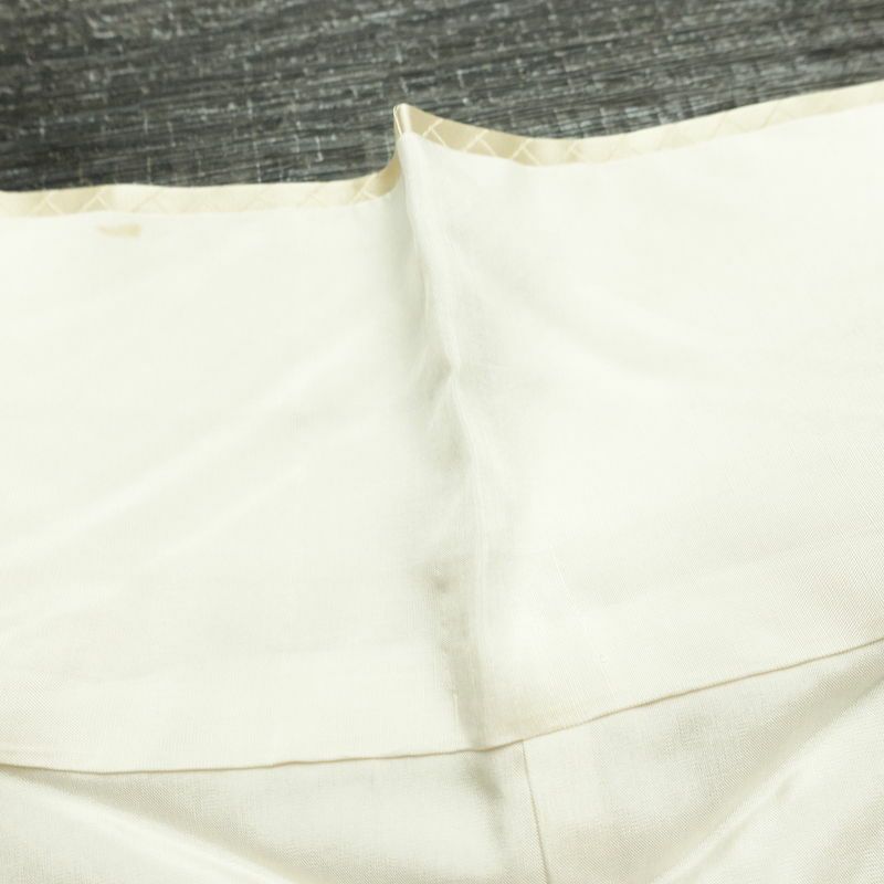 付け下げ 綸子 正絹 花柄 袷仕立て 身丈158cm 裄丈64cm リサイクル着物 着物 入学式 卒業式 七五三 お宮参り フォーマル 菊 クリーム_画像20