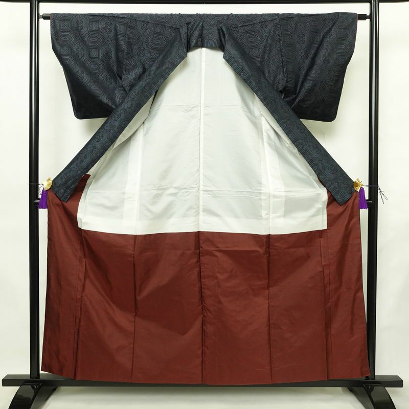 紬 正絹 幾何学柄・抽象柄 袷仕立て 身丈159.5cm 裄丈62.5cm リサイクル着物 着物 青・紺_画像3