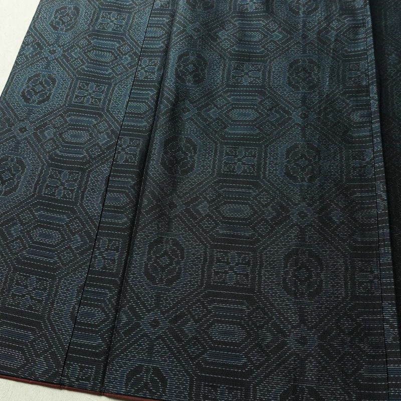 紬 正絹 幾何学柄・抽象柄 袷仕立て 身丈159.5cm 裄丈62.5cm リサイクル着物 着物 青・紺_画像4
