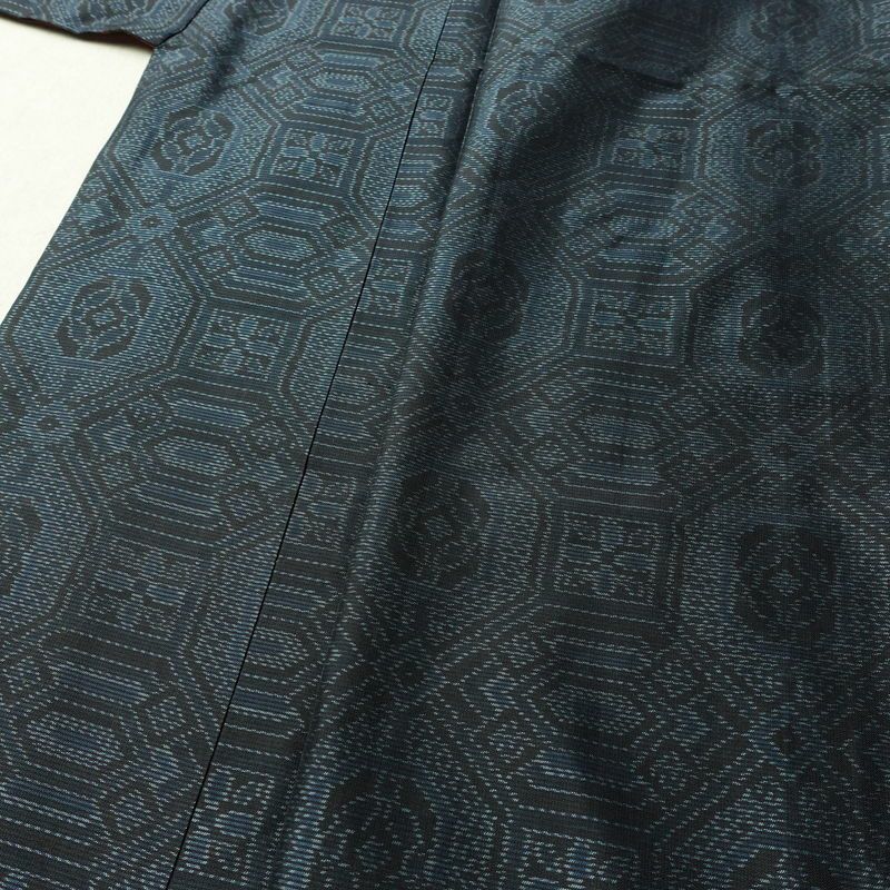 紬 正絹 幾何学柄・抽象柄 袷仕立て 身丈159.5cm 裄丈62.5cm リサイクル着物 着物 青・紺_画像5