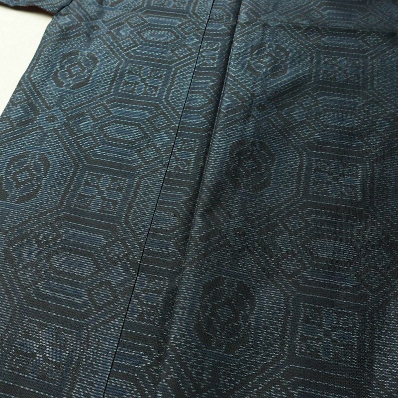 紬 正絹 幾何学柄・抽象柄 袷仕立て 身丈159.5cm 裄丈62.5cm リサイクル着物 着物 青・紺_画像6