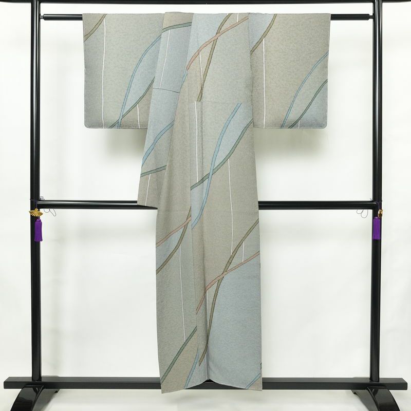 小紋 良品 しつけ糸付き ふくれ織 正絹 幾何学柄・抽象柄 袷仕立て 身丈152cm 裄丈65cm リサイクル着物 着物 多色使い_画像2