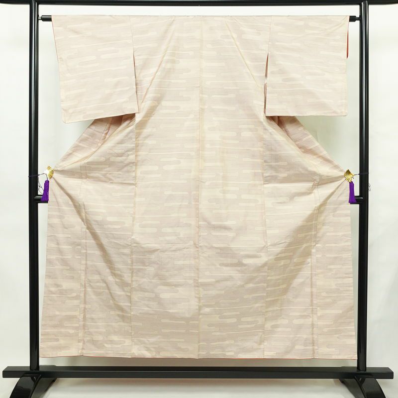 大島紬 都喜ヱ門 手絣 証紙あり 正絹 古典柄 袷仕立て 身丈154cm 裄丈62.5cm リサイクル着物 一部しつけ糸付き 着物 ベージュピンク ピンク_画像1