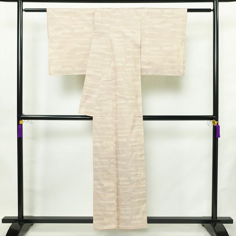 大島紬 都喜ヱ門 手絣 証紙あり 正絹 古典柄 袷仕立て 身丈154cm 裄丈62.5cm リサイクル着物 一部しつけ糸付き 着物 ベージュピンク ピンク_画像2