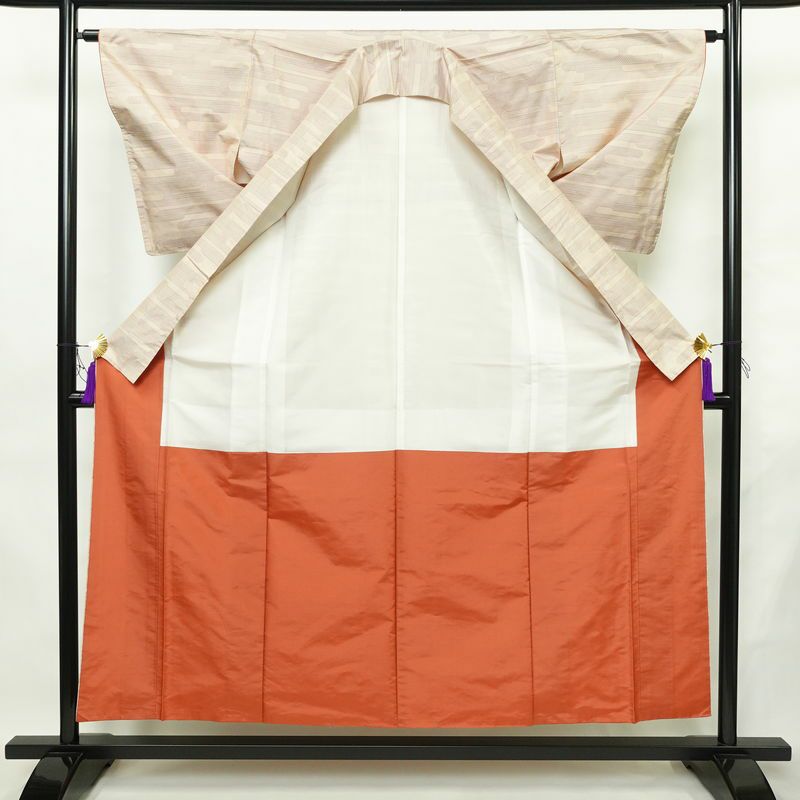 大島紬 都喜ヱ門 手絣 証紙あり 正絹 古典柄 袷仕立て 身丈154cm 裄丈62.5cm リサイクル着物 一部しつけ糸付き 着物 ベージュピンク ピンク_画像3