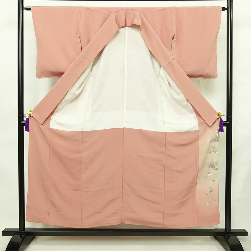 色留袖 しつけ糸付き 縮緬 一つ紋付き 正絹 古典柄 袷仕立て 身丈153cm 裄丈63.5cm リサイクル着物 着物 箔 共八掛 結婚式 フォーマル ピンク_画像3
