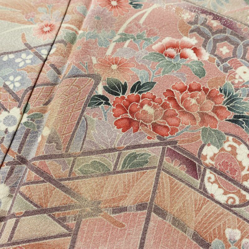 色留袖 しつけ糸付き 縮緬 一つ紋付き 正絹 古典柄 袷仕立て 身丈153cm 裄丈63.5cm リサイクル着物 着物 箔 共八掛 結婚式 フォーマル ピンク_画像7