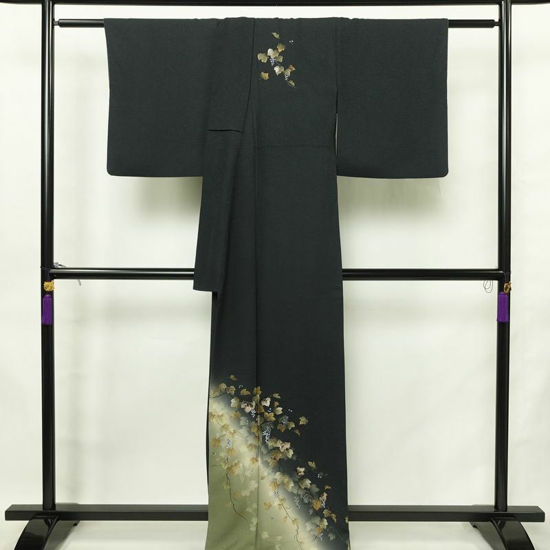 付け下げ 良品 正絹 木の葉・植物柄 袷仕立て 身丈166cm 裄丈68.5cm リサイクル着物 着物 箔 金彩 入学式 卒業式 七五三 フォーマル 緑・うぐいす色_画像2