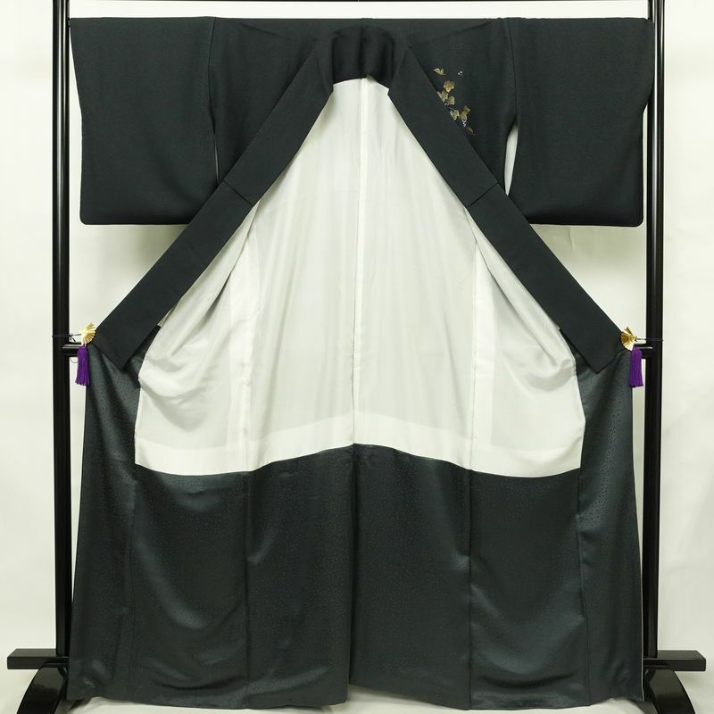 付け下げ 良品 正絹 木の葉・植物柄 袷仕立て 身丈166cm 裄丈68.5cm リサイクル着物 着物 箔 金彩 入学式 卒業式 七五三 フォーマル 緑・うぐいす色_画像3