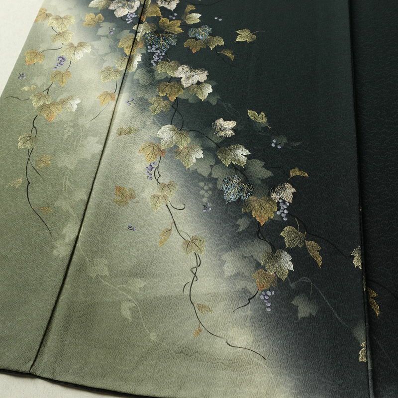 付け下げ 良品 正絹 木の葉・植物柄 袷仕立て 身丈166cm 裄丈68.5cm リサイクル着物 着物 箔 金彩 入学式 卒業式 七五三 フォーマル 緑・うぐいす色_画像4