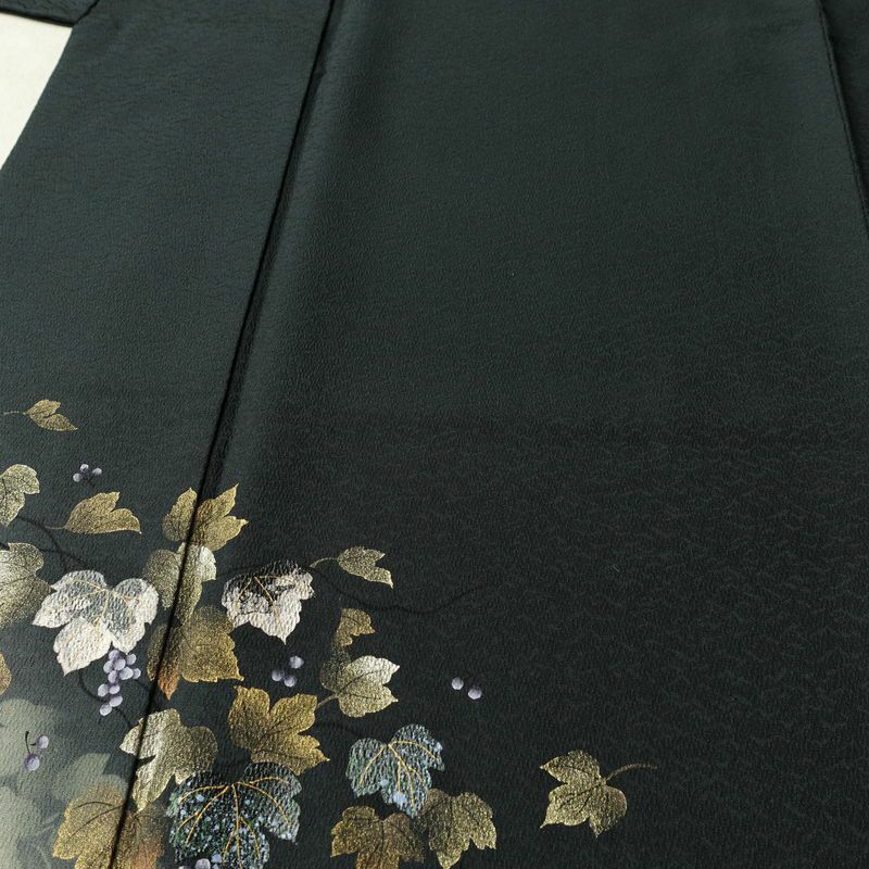 付け下げ 良品 正絹 木の葉・植物柄 袷仕立て 身丈166cm 裄丈68.5cm リサイクル着物 着物 箔 金彩 入学式 卒業式 七五三 フォーマル 緑・うぐいす色_画像5