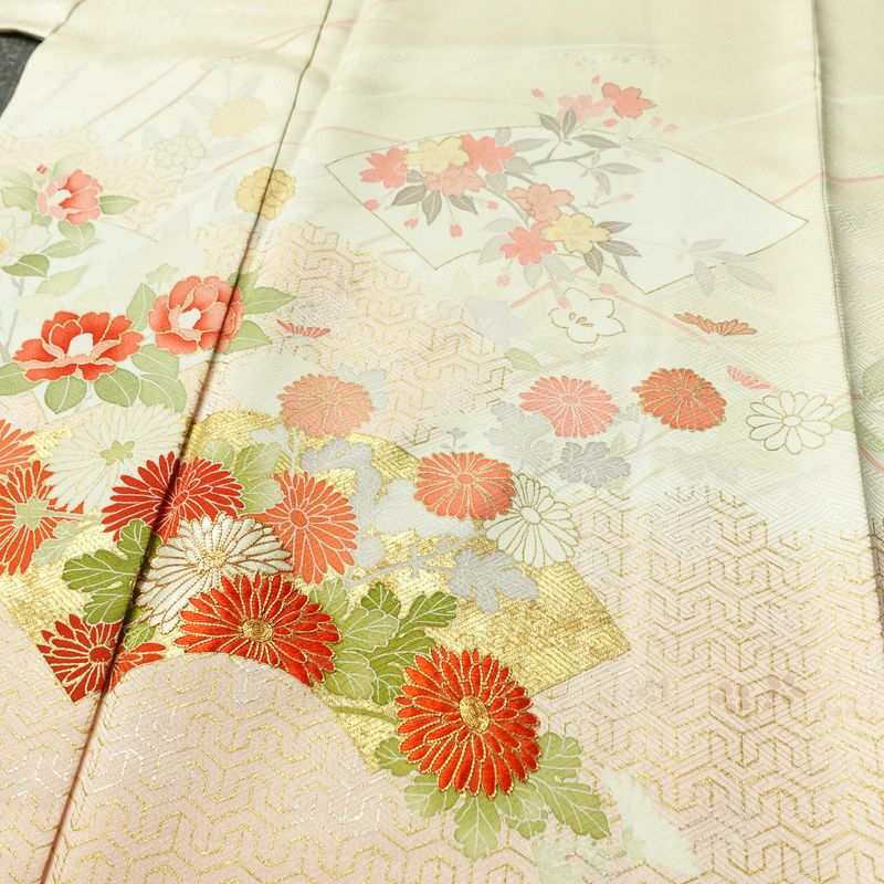 訪問着 良品 金駒刺繍 綸子 正絹 古典柄 袷仕立て 身丈163cm 裄丈66.5cm リサイクル着物 着物 箔 共八掛 金彩 入学式 卒業式 七五三 お宮参り フォーマル 菊 クリーム_画像5