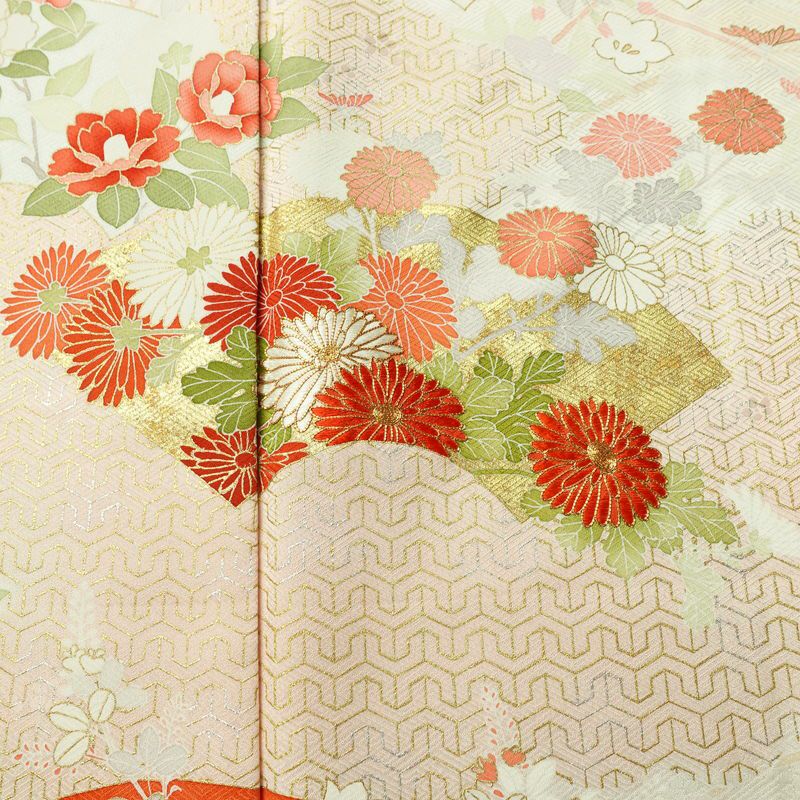 訪問着 良品 金駒刺繍 綸子 正絹 古典柄 袷仕立て 身丈163cm 裄丈66.5cm リサイクル着物 着物 箔 共八掛 金彩 入学式 卒業式 七五三 お宮参り フォーマル 菊 クリーム_画像6
