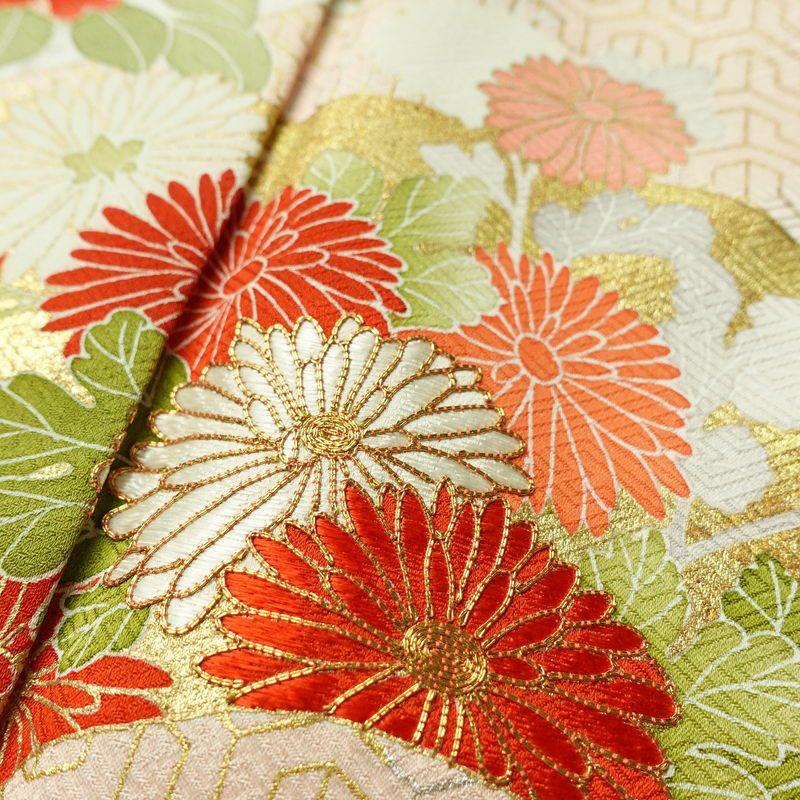 訪問着 良品 金駒刺繍 綸子 正絹 古典柄 袷仕立て 身丈163cm 裄丈66.5cm リサイクル着物 着物 箔 共八掛 金彩 入学式 卒業式 七五三 お宮参り フォーマル 菊 クリーム_画像7