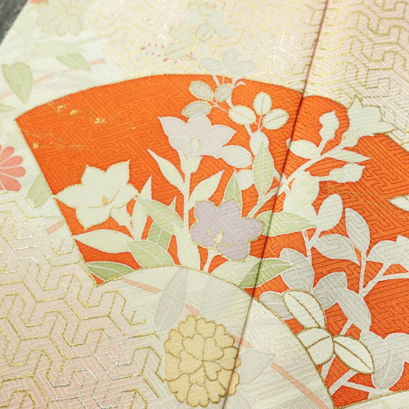 訪問着 良品 金駒刺繍 綸子 正絹 古典柄 袷仕立て 身丈163cm 裄丈66.5cm リサイクル着物 着物 箔 共八掛 金彩 入学式 卒業式 七五三 お宮参り フォーマル 菊 クリーム_画像10