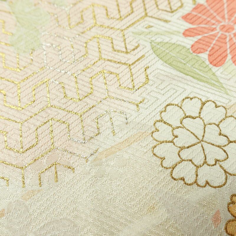 訪問着 良品 金駒刺繍 綸子 正絹 古典柄 袷仕立て 身丈163cm 裄丈66.5cm リサイクル着物 着物 箔 共八掛 金彩 入学式 卒業式 七五三 お宮参り フォーマル 菊 クリーム_画像11