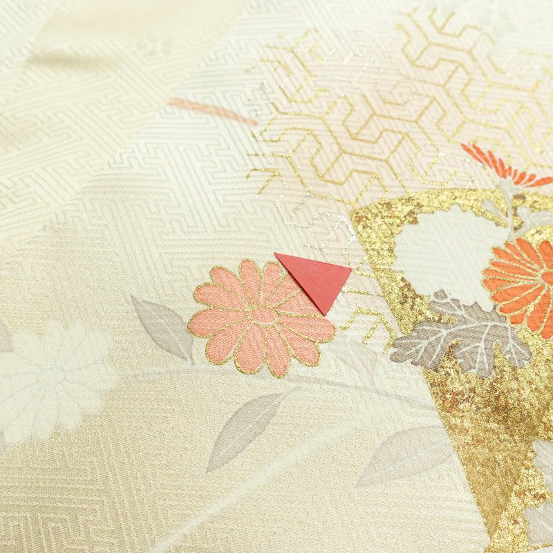 訪問着 良品 金駒刺繍 綸子 正絹 古典柄 袷仕立て 身丈163cm 裄丈66.5cm リサイクル着物 着物 箔 共八掛 金彩 入学式 卒業式 七五三 お宮参り フォーマル 菊 クリーム_画像17
