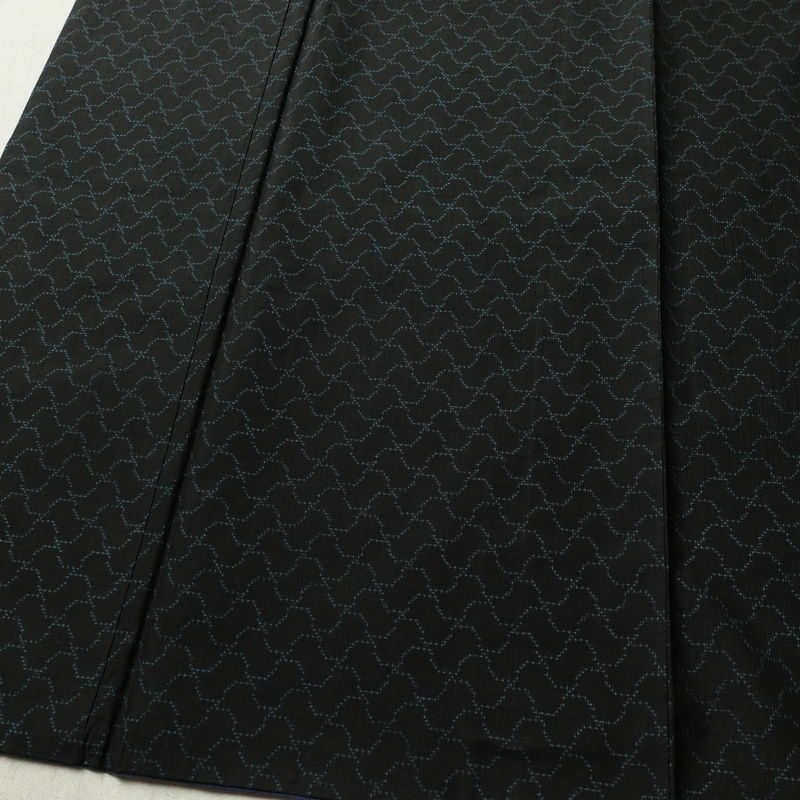 大島紬 古代染色 純泥染 証紙あり 正絹 古典柄 袷仕立て 身丈151cm 裄丈61.5cm リサイクル着物 着物 モダン 黒_画像4