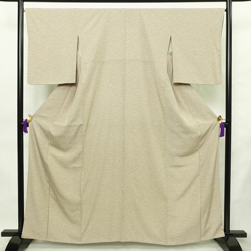 小紋 縮緬 正絹 木の葉・植物柄 袷仕立て 身丈161.5cm 裄丈66cm リサイクル着物 着物 ベージュ_画像1