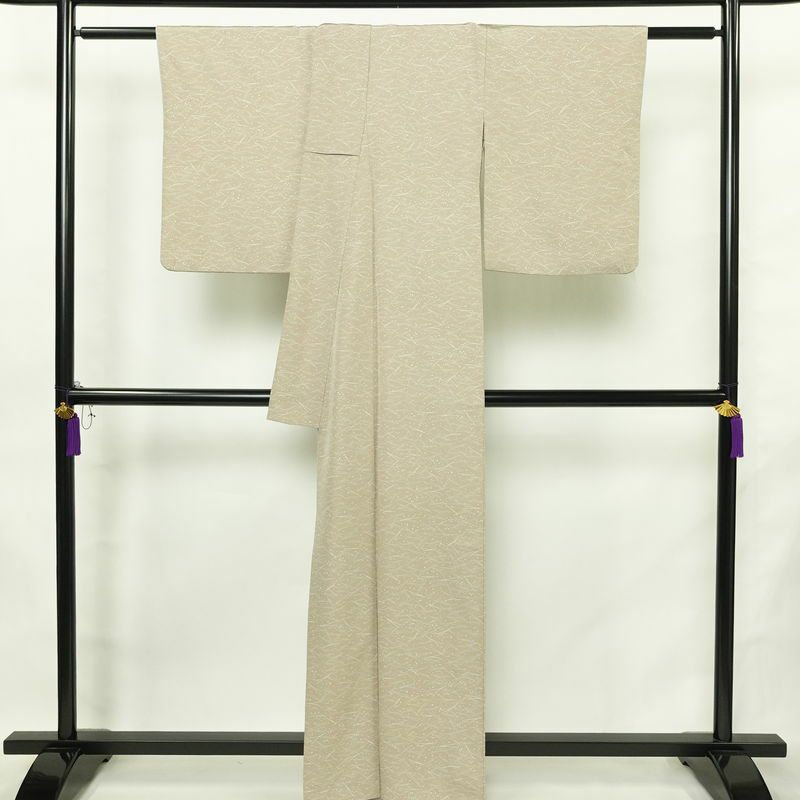 小紋 縮緬 正絹 木の葉・植物柄 袷仕立て 身丈161.5cm 裄丈66cm リサイクル着物 着物 ベージュ_画像2