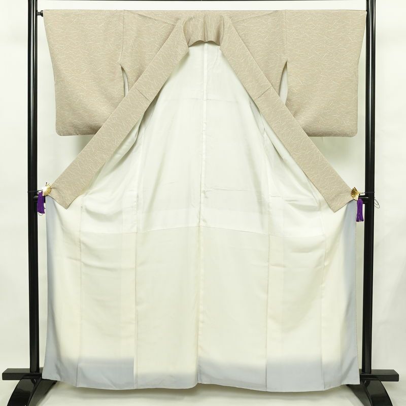 小紋 縮緬 正絹 木の葉・植物柄 袷仕立て 身丈161.5cm 裄丈66cm リサイクル着物 着物 ベージュ_画像3