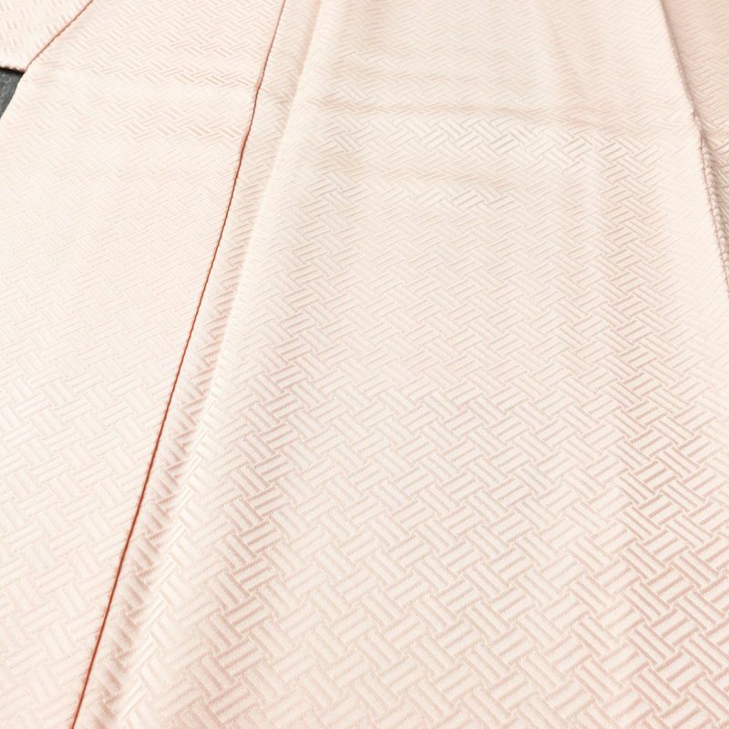 色無地 良品 綸子 一つ紋付き 正絹 古典柄 袷仕立て 身丈158cm 裄丈64cm リサイクル着物 一部しつけ糸付き 着物 入学式 お茶会 七五三 お宮参り フォーマル ピンク_画像5