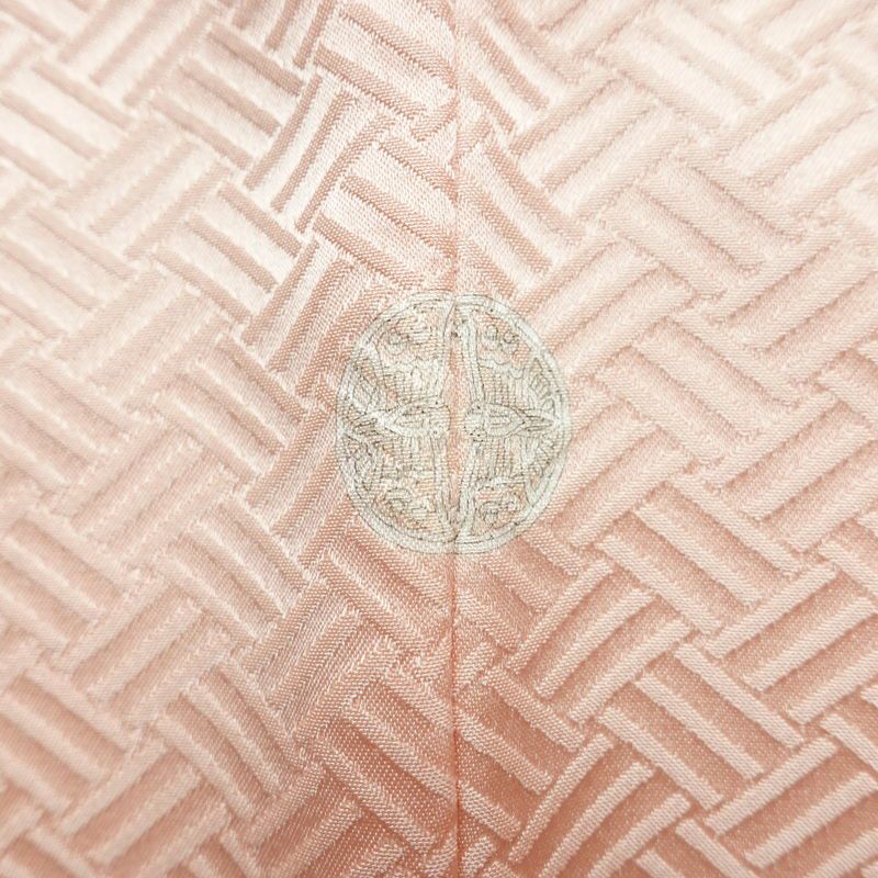 色無地 良品 綸子 一つ紋付き 正絹 古典柄 袷仕立て 身丈158cm 裄丈64cm リサイクル着物 一部しつけ糸付き 着物 入学式 お茶会 七五三 お宮参り フォーマル ピンク_画像12