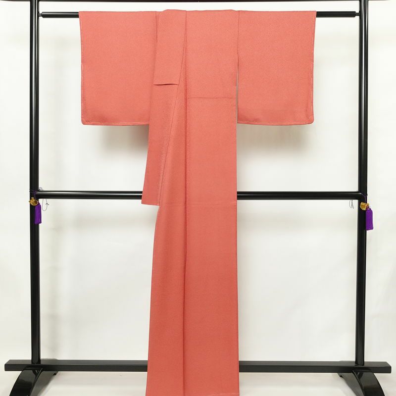 色無地 良品 しつけ糸付き 一つ紋付き 正絹 無地 袷仕立て 身丈162cm 裄丈63.5cm リサイクル着物 着物 入学式 お茶会 七五三 お宮参り フォーマル ピンク_画像2