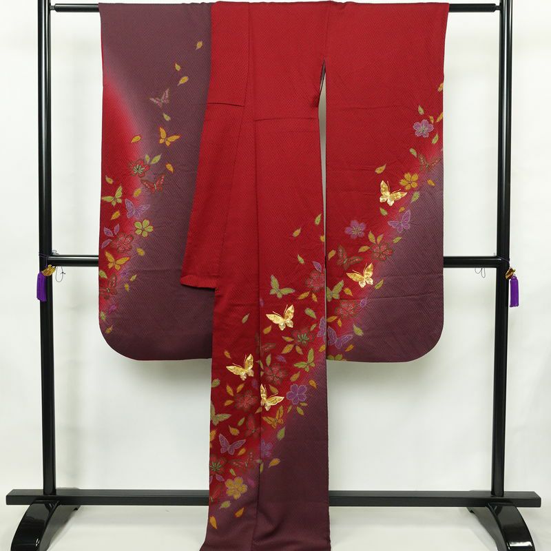 振袖 絞り 金駒刺繍 正絹 蝶・昆虫柄 袷仕立て 身丈167cm 裄丈69cm リサイクル着物 着物 金彩 成人式 二十歳 二十歳の集い フォーマル 紫・藤色_画像2