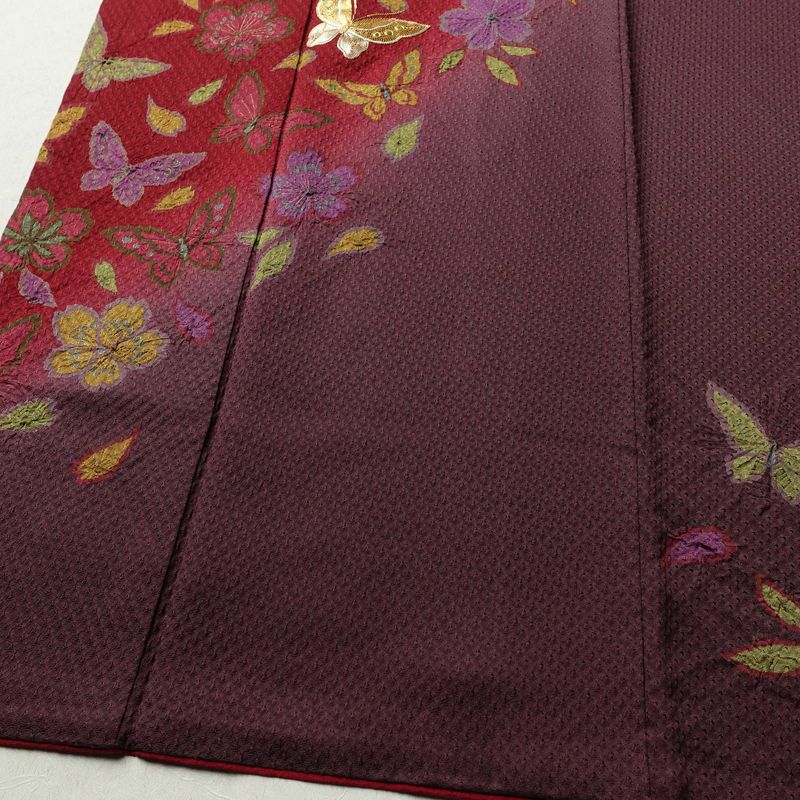 振袖 絞り 金駒刺繍 正絹 蝶・昆虫柄 袷仕立て 身丈167cm 裄丈69cm リサイクル着物 着物 金彩 成人式 二十歳 二十歳の集い フォーマル 紫・藤色_画像4