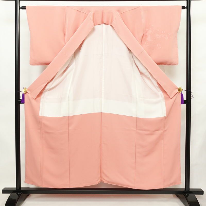 付け下げ 美品 しつけ糸付き 色無地絵羽付下 正絹 古典柄 袷仕立て 身丈154cm 裄丈63.5cm リサイクル着物 着物 入学式 卒業式 七五三 お宮参り フォーマル シンプル ピンク_画像3