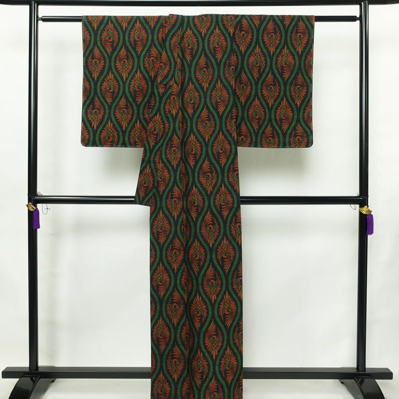 紬 バチ衿仕立て 正絹 古典柄 袷仕立て 身丈159.5cm 裄丈65cm リサイクル着物 一部しつけ糸付き 着物 青・紺_画像2