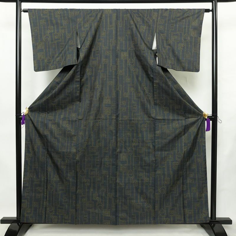 大島紬 正絹 幾何学柄・抽象柄 袷仕立て 身丈160cm 裄丈62.5cm リサイクル着物 着物 青・紺_画像1