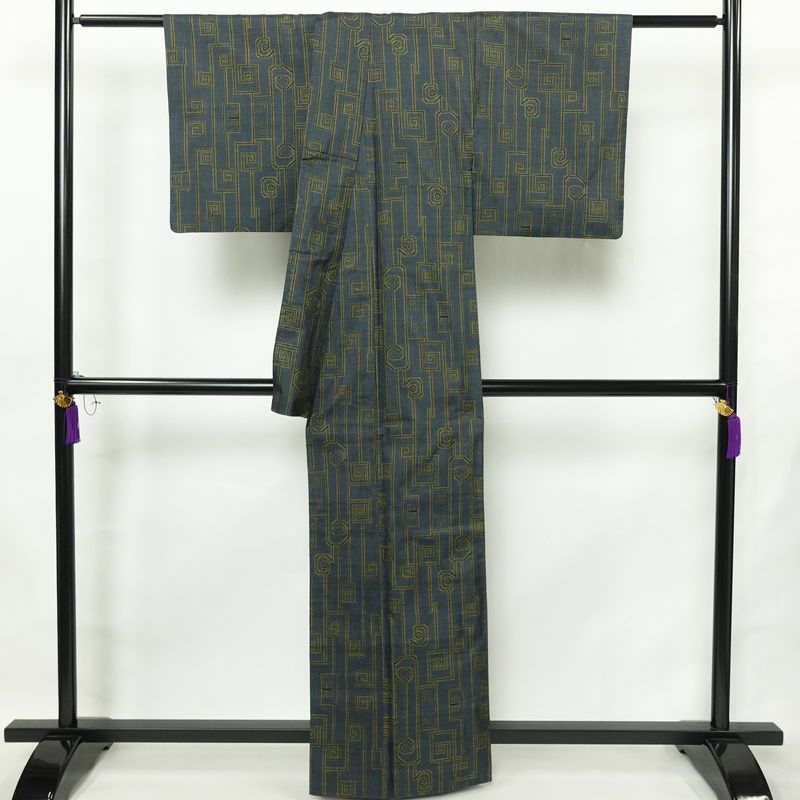 大島紬 正絹 幾何学柄・抽象柄 袷仕立て 身丈160cm 裄丈62.5cm リサイクル着物 着物 青・紺_画像2
