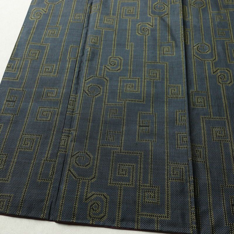 大島紬 正絹 幾何学柄・抽象柄 袷仕立て 身丈160cm 裄丈62.5cm リサイクル着物 着物 青・紺_画像4