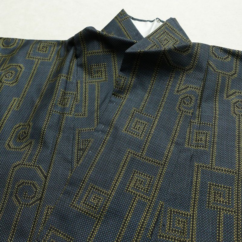 大島紬 正絹 幾何学柄・抽象柄 袷仕立て 身丈160cm 裄丈62.5cm リサイクル着物 着物 青・紺_画像17