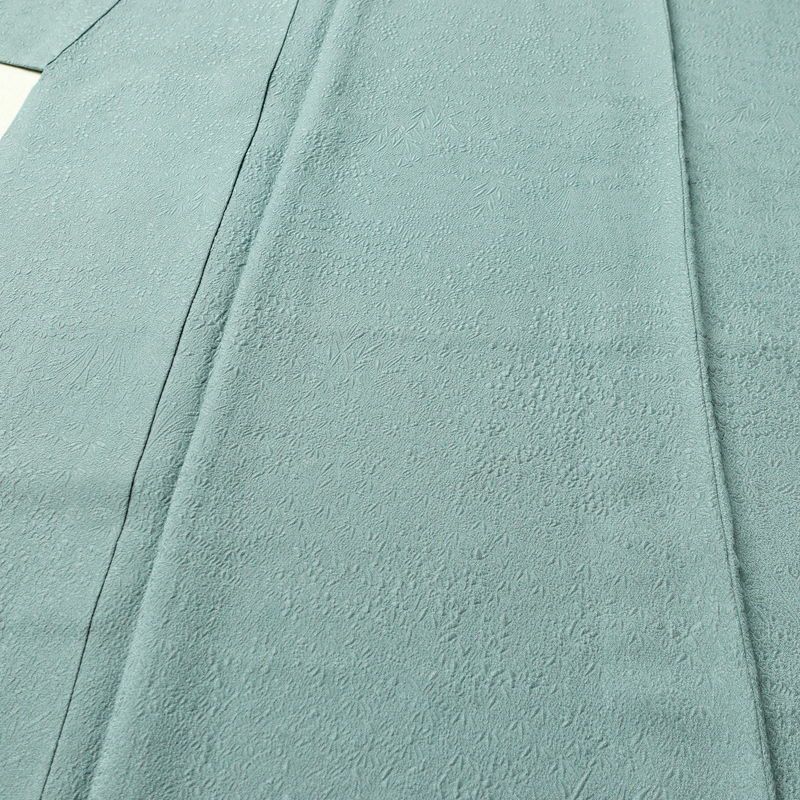 色無地 良品 毎田仁郎 落款入り 一つ紋付き 正絹 木の葉・植物柄 袷仕立て 身丈163cm 裄丈63cm リサイクル着物 一部しつけ糸付き 着物 入学式 卒業式 お茶会 七五三 お宮参り フォーマル 青・紺_画像5