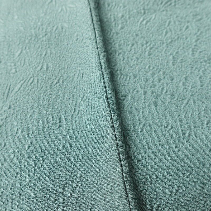 色無地 良品 毎田仁郎 落款入り 一つ紋付き 正絹 木の葉・植物柄 袷仕立て 身丈163cm 裄丈63cm リサイクル着物 一部しつけ糸付き 着物 入学式 卒業式 お茶会 七五三 お宮参り フォーマル 青・紺_画像9