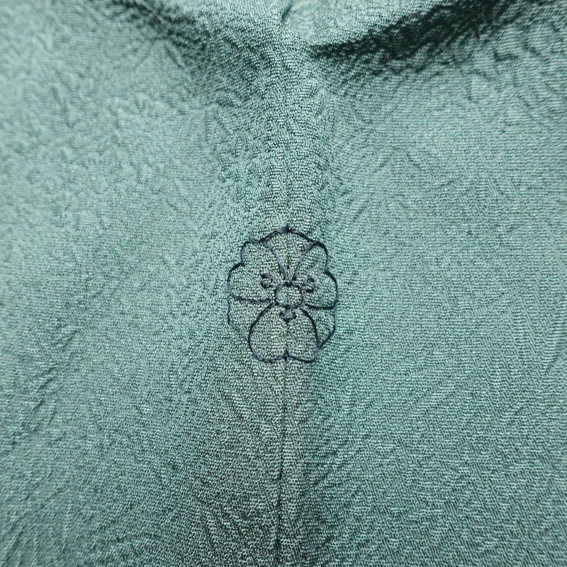 色無地 良品 毎田仁郎 落款入り 一つ紋付き 正絹 木の葉・植物柄 袷仕立て 身丈163cm 裄丈63cm リサイクル着物 一部しつけ糸付き 着物 入学式 卒業式 お茶会 七五三 お宮参り フォーマル 青・紺_画像12