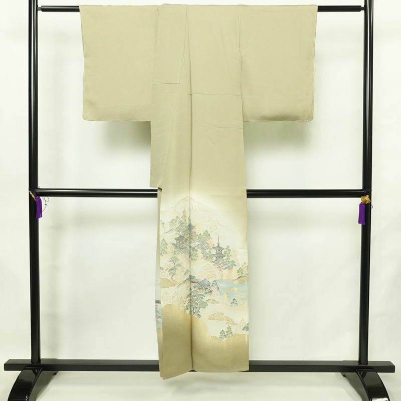 色留袖 良品 しつけ糸付き 一つ紋付き 正絹 風景柄 袷仕立て 身丈152cm 裄丈63cm リサイクル着物 着物 箔 結婚式 パーティー フォーマル ベージュ_画像2