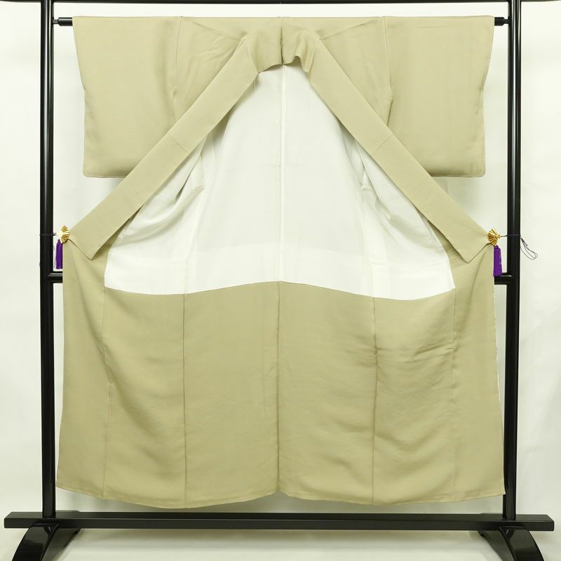 色留袖 良品 しつけ糸付き 一つ紋付き 正絹 風景柄 袷仕立て 身丈152cm 裄丈63cm リサイクル着物 着物 箔 結婚式 パーティー フォーマル ベージュ_画像3