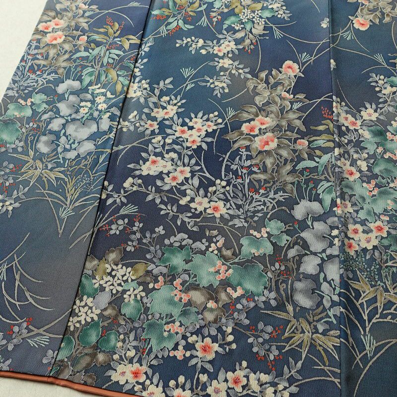 小紋 縮緬 総柄 正絹 花柄 袷仕立て 身丈157.5cm 裄丈62.5cm リサイクル着物 着物 くすみブルー 青・紺_画像4