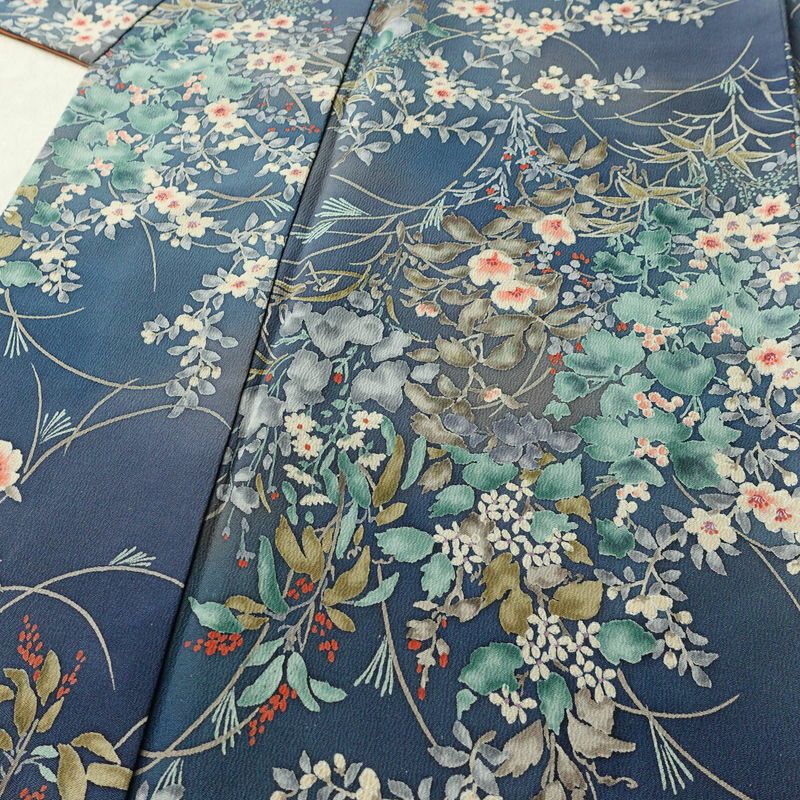 小紋 縮緬 総柄 正絹 花柄 袷仕立て 身丈157.5cm 裄丈62.5cm リサイクル着物 着物 くすみブルー 青・紺_画像5