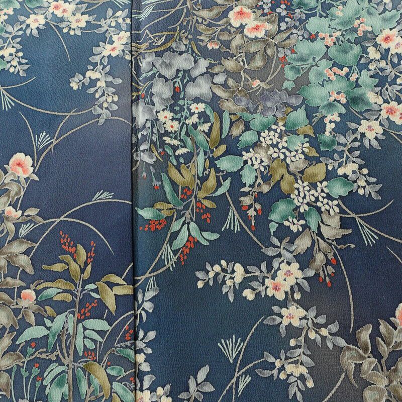 小紋 縮緬 総柄 正絹 花柄 袷仕立て 身丈157.5cm 裄丈62.5cm リサイクル着物 着物 くすみブルー 青・紺_画像6