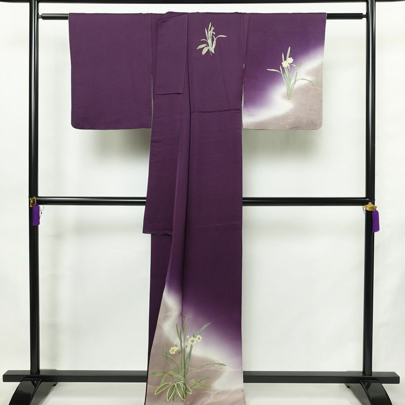 付け下げ 良品 落款入り 正絹 花柄 袷仕立て 身丈166.5cm 裄丈66.5cm リサイクル着物 着物 箔 金彩 入学式 卒業式 七五三 お宮参り フォーマル シンプル 水仙 紫・藤色_画像2