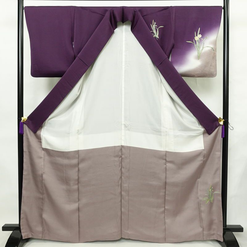 付け下げ 良品 落款入り 正絹 花柄 袷仕立て 身丈166.5cm 裄丈66.5cm リサイクル着物 着物 箔 金彩 入学式 卒業式 七五三 お宮参り フォーマル シンプル 水仙 紫・藤色_画像3