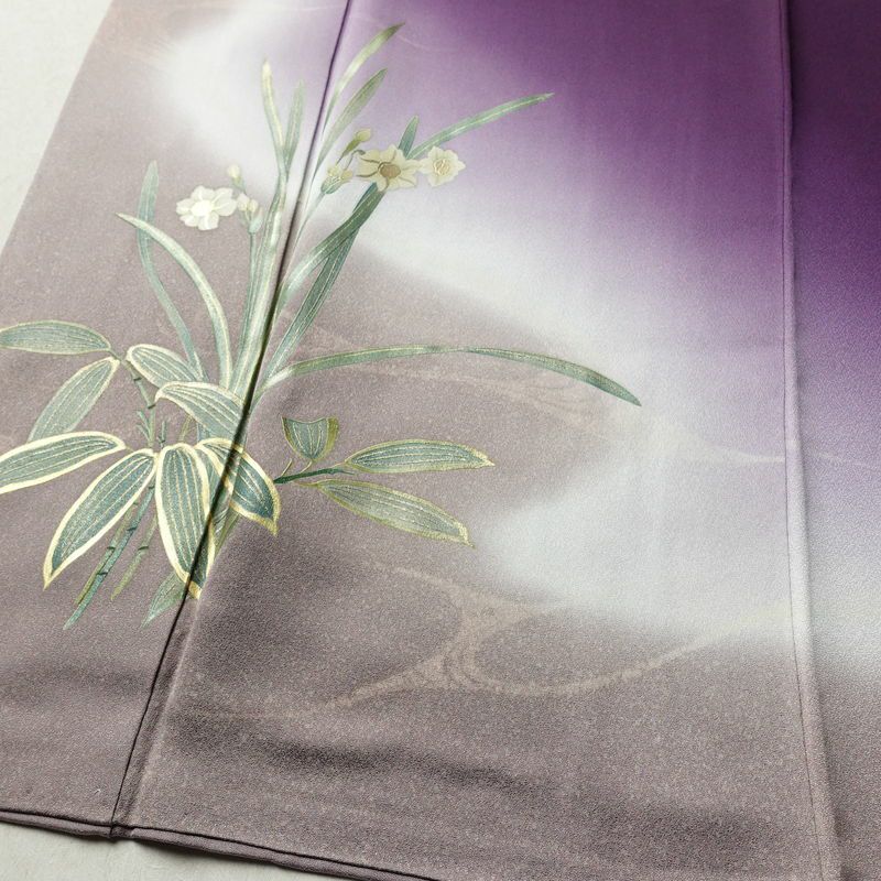 付け下げ 良品 落款入り 正絹 花柄 袷仕立て 身丈166.5cm 裄丈66.5cm リサイクル着物 着物 箔 金彩 入学式 卒業式 七五三 お宮参り フォーマル シンプル 水仙 紫・藤色_画像4