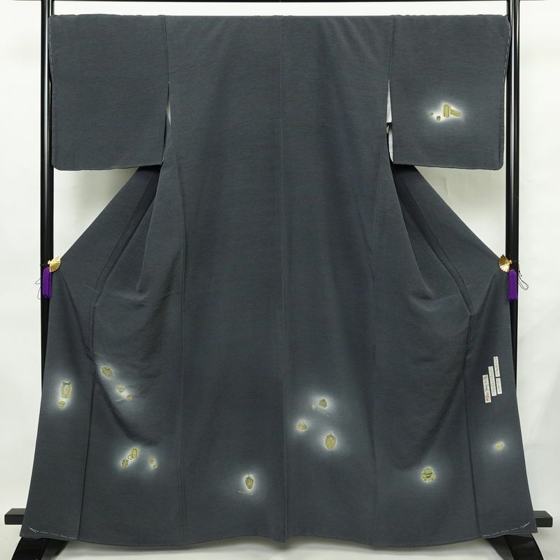 付け下げ 樽本伊勢蔵 京友禅伝統工芸士 落款入り 縮緬 正絹 茶道具 その他の柄 袷仕立て 身丈163.5cm 裄丈70.5cm リサイクル着物 着物 金彩 入学式 卒業式 七五三 お宮参り フォーマル シンプル 青・紺_画像1